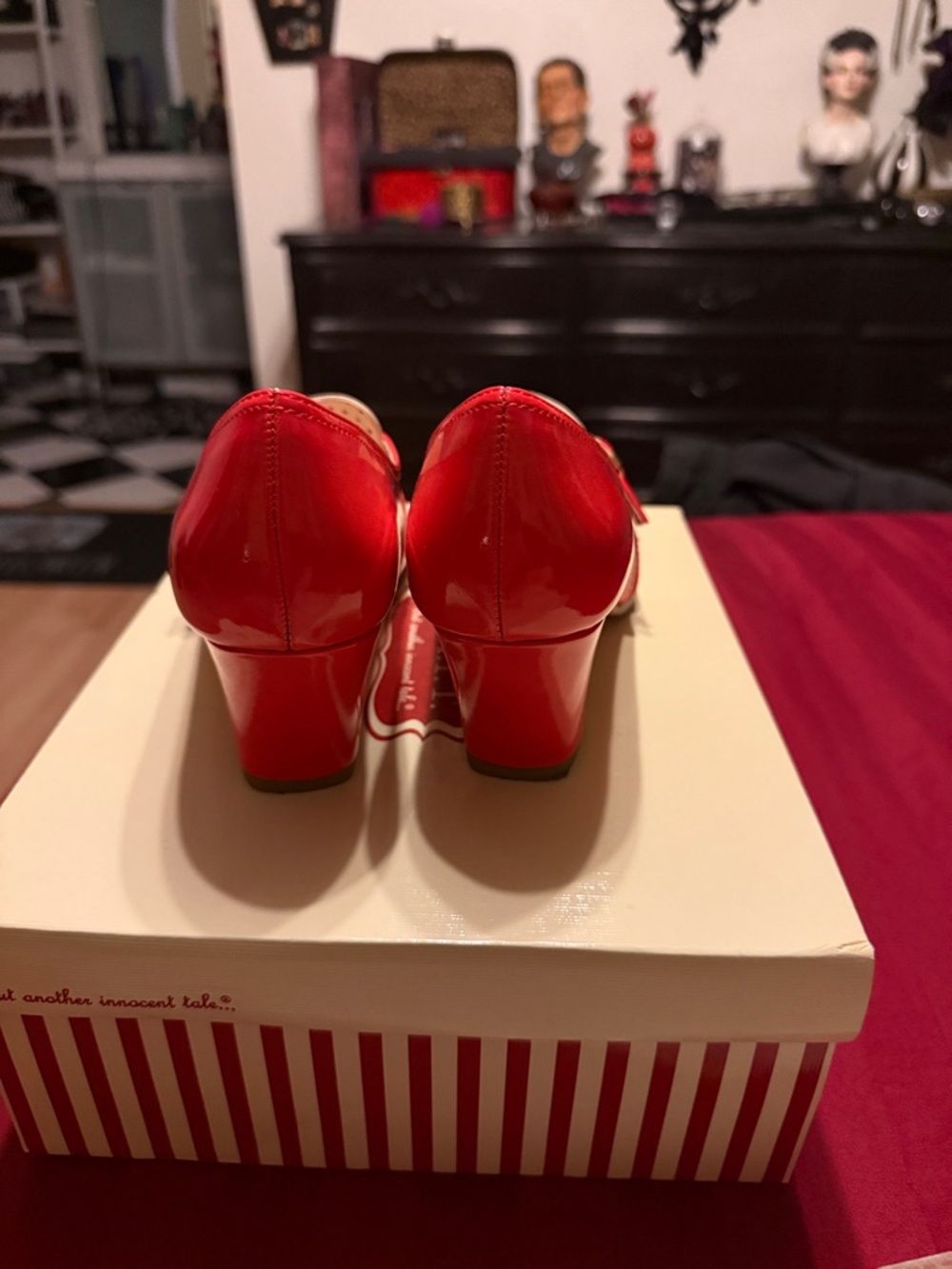 B.A.I.T. Footwear Retro Red Two-Tone Mary Jane Pumps with Buckle vintage style - Picture 7 of 10